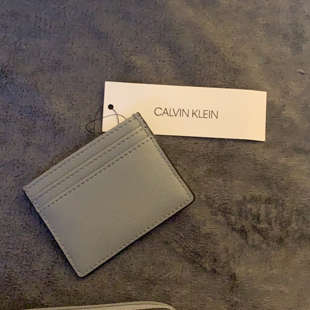 Calvin Klein - Picture 3 of 4